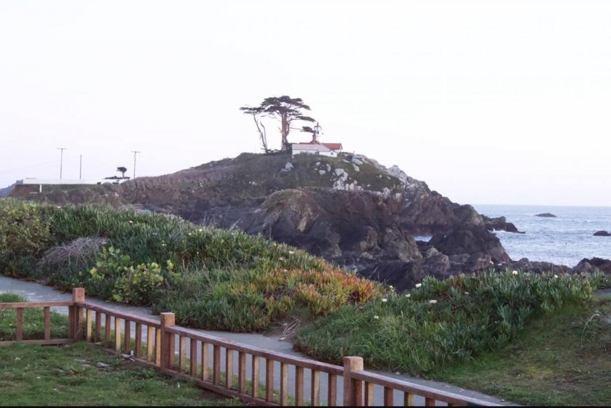 Private Home - Playground, Jumping Mat, Bbq, Darts, Firepit, Gazebo, 4 Smart Tvs, White Cotton Bedding, - The Redwood Cul-De Sac Beach Retreat Crescent City Buitenkant foto